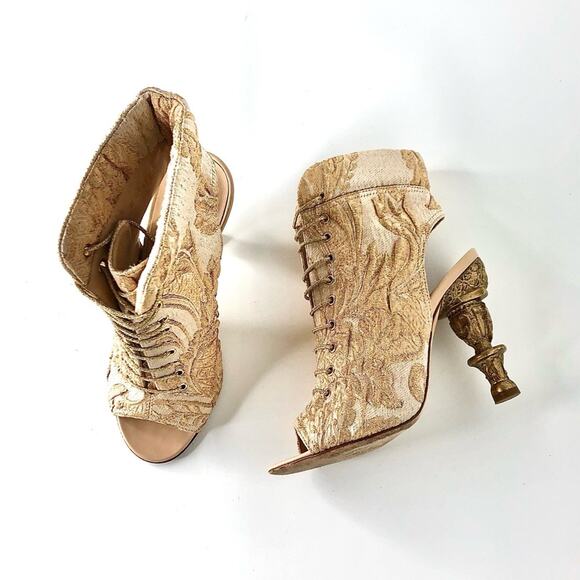 Chanel 2013 Cruise Runway Gold Brocade Interlocking C Lady Gaga Booties 36.5 - Picture 1 of 16